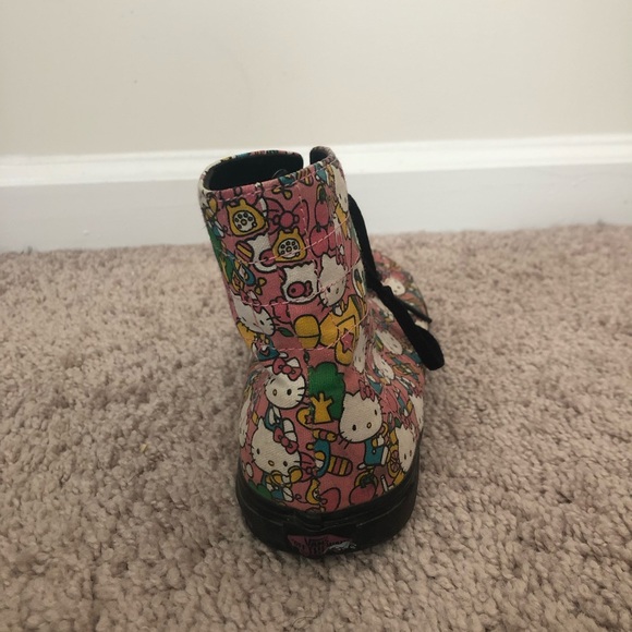 Limited Edition Hello Kitty Vans - Picture 4 of 4